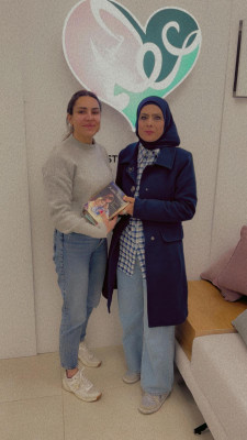 جمعية عطاء فلسطين تتبرع بـكتب باللغتين العربية والإنجليزية لمكتبة بلدة قطنة شمال غرب القدس